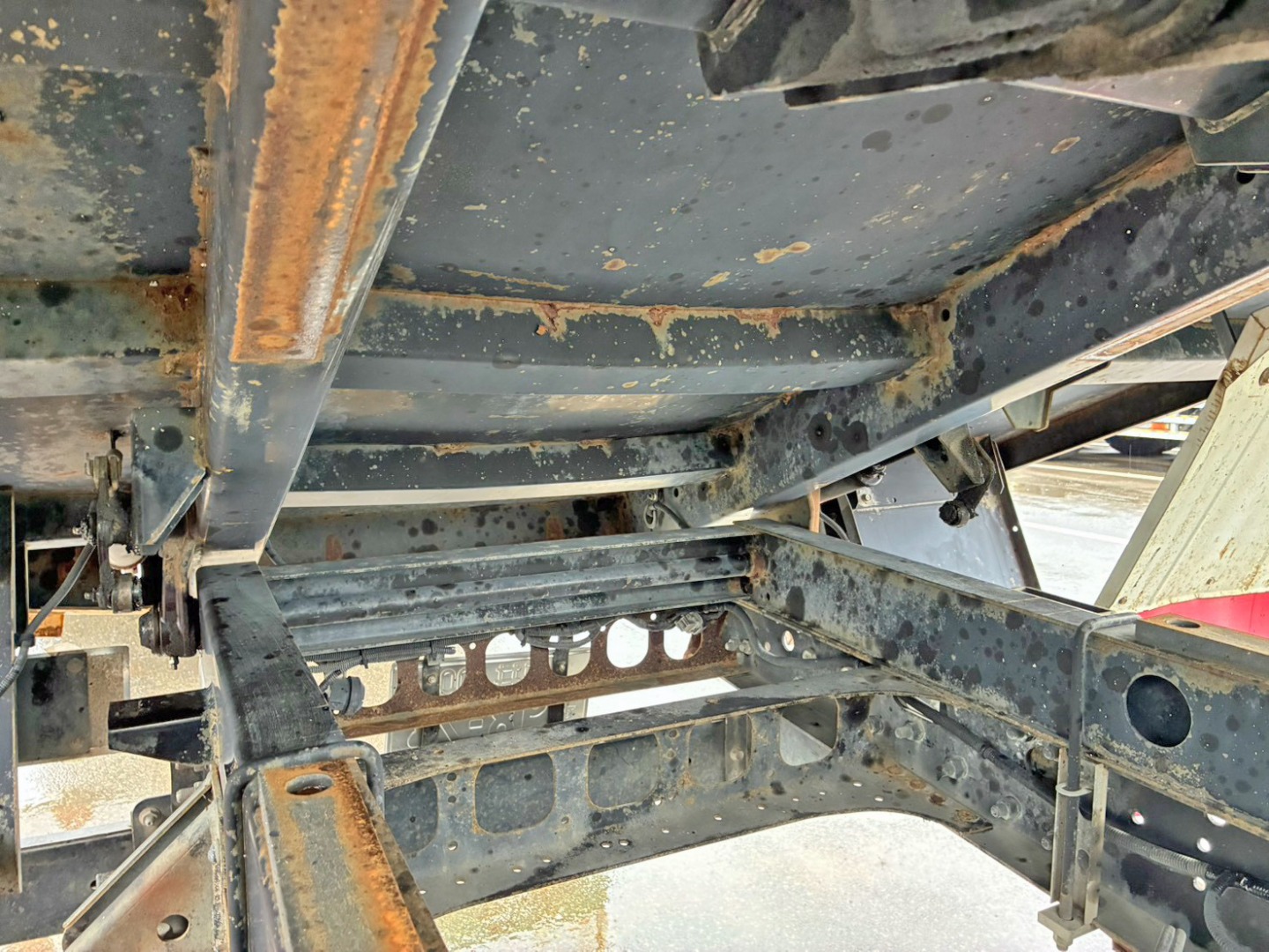 横ネタ後方に曲がりがあります。|いすゞ フォワード TKG-FRR90S1(2WD)の写真24