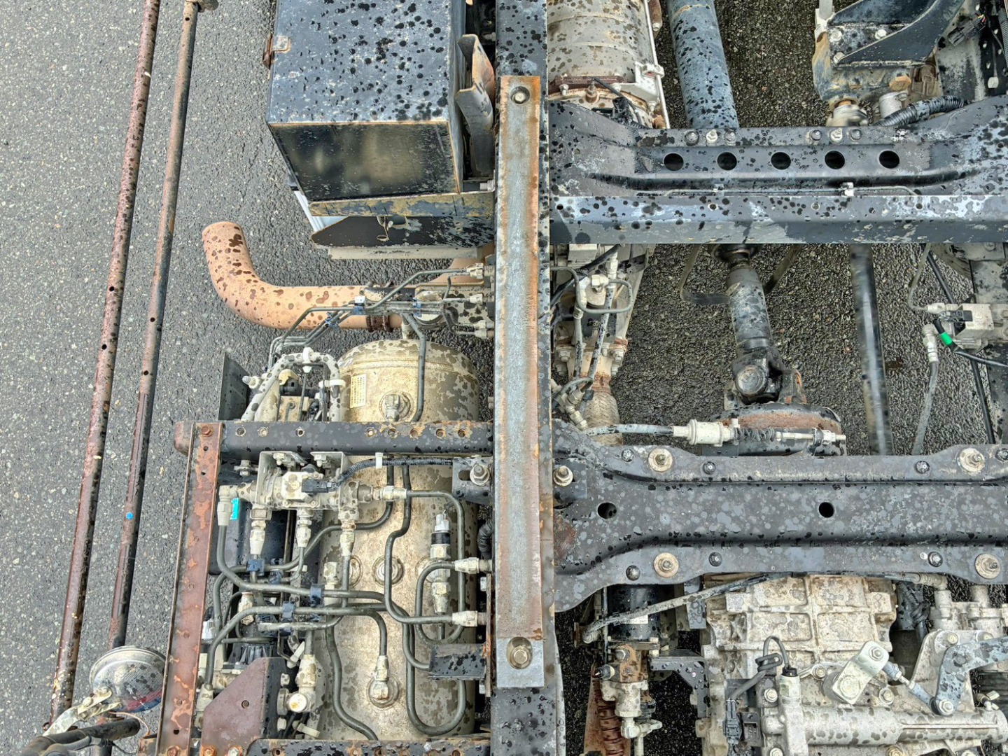 受け木に曲がりがあります。(運転席側前方)|いすゞ フォワード TKG-FRR90S1(2WD)の写真26