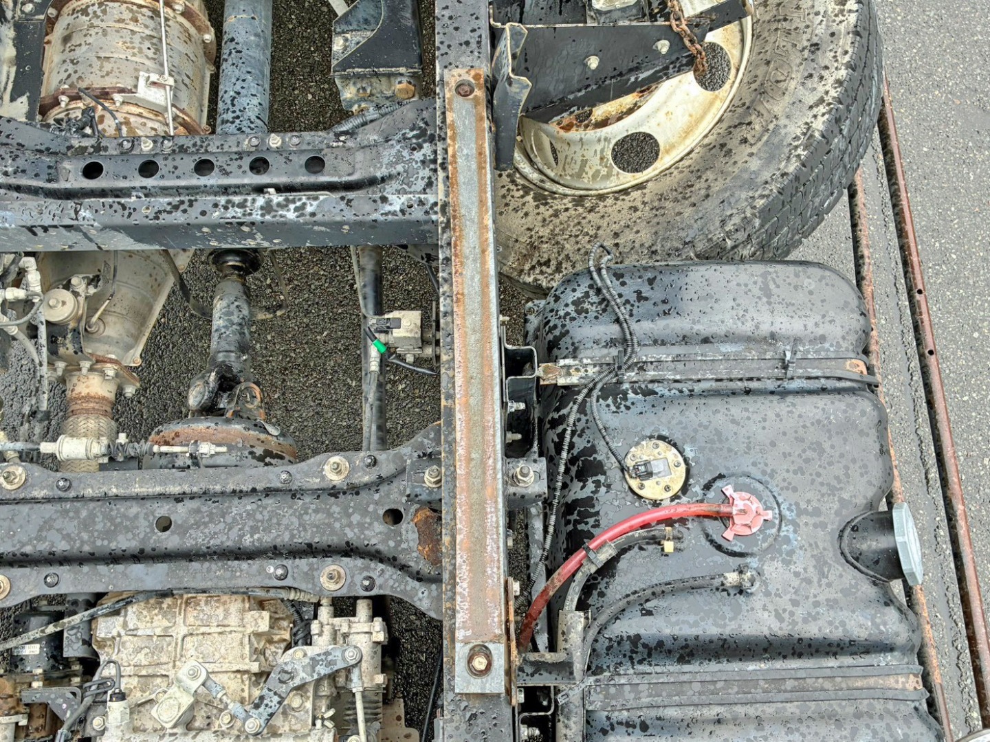 受け木に曲がりがあります。(助手席側前方)|いすゞ フォワード TKG-FRR90S1(2WD)の写真27
