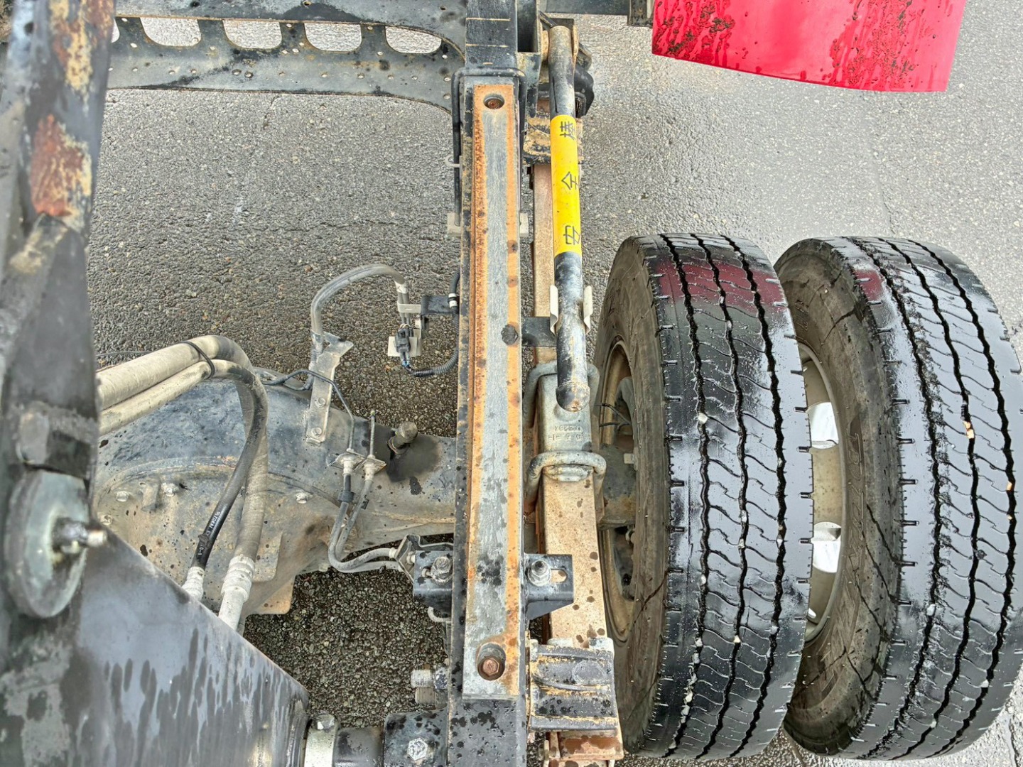 受け木に曲がりがあります。(助手席側後方)|いすゞ フォワード TKG-FRR90S1(2WD)の写真29