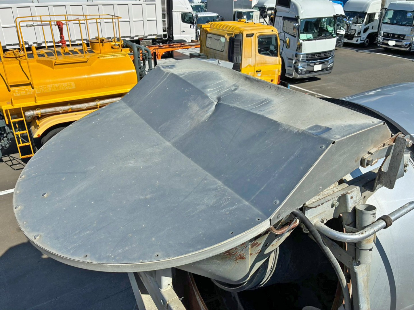 ホッパーカバーの開閉は電動式です。(ヘコミがあります)|日野 プロフィア 2DG-FS1AGAの写真10