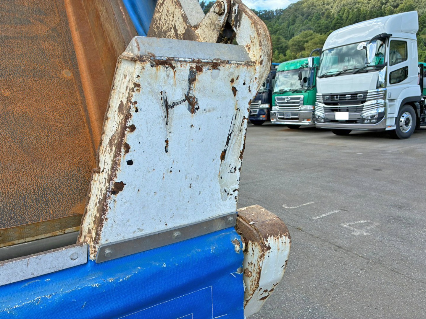 リヤゲートの運転席側にサビ・キズ・ヘコミがあります。|UDトラックス クオン 2PG-CW5ALの写真34