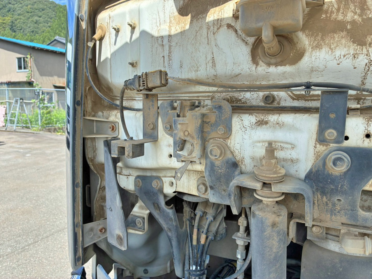 運転席側のフロントパネルロックが固着の為 開閉不良です。|UDトラックス クオン 2PG-CW5ALの写真46
