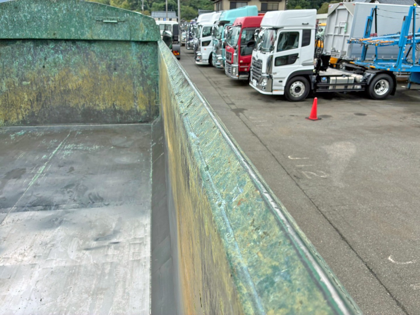 ボディー運転席側アオリ上部はアングル加工されています。|日野 プロフィア LKG-FR1AKAAの写真18