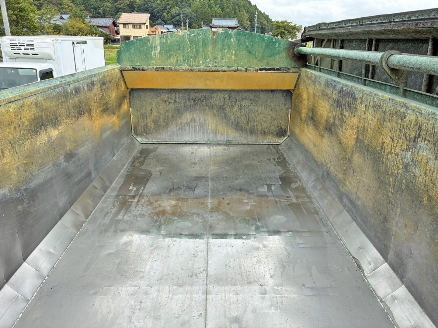 ボディー前方から後方を見た状態です。|日野 プロフィア LKG-FR1AKAAの写真20