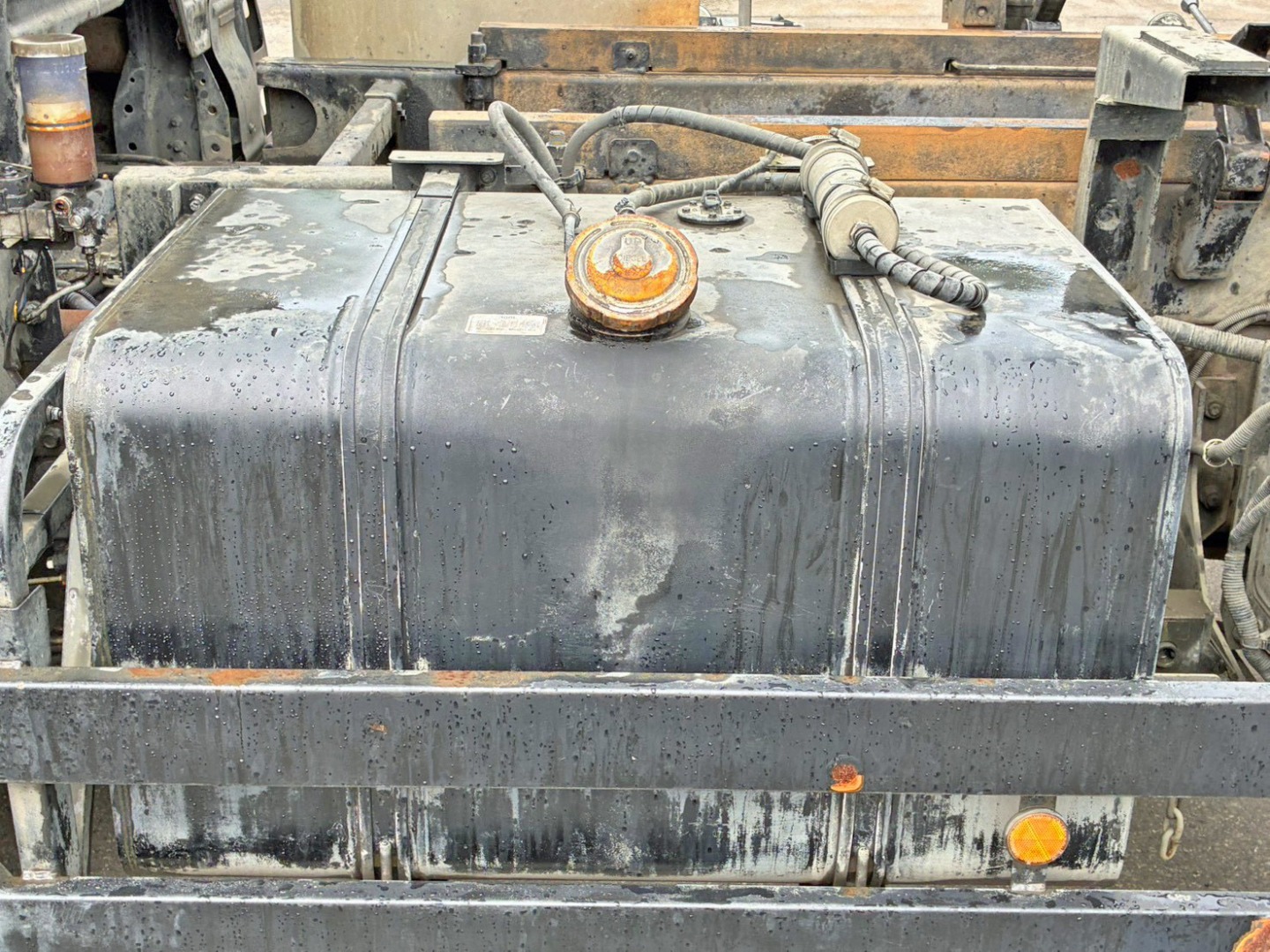 燃料タンクは300Lです。|日野 プロフィア LKG-FR1AKAAの写真40