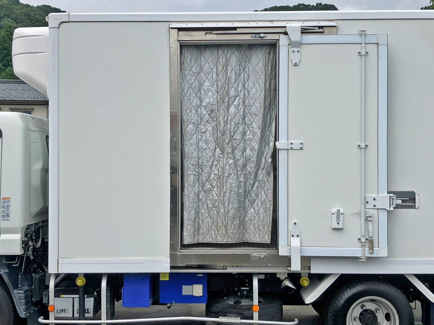 カーテンを閉めた状態です。|三菱 キャンター TPG-FEB50(2WD)の写真20