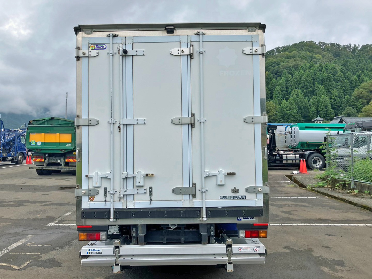 車体助手席側に4㎝の傾きがあります。|三菱 キャンター TPG-FEB50(2WD)の写真23