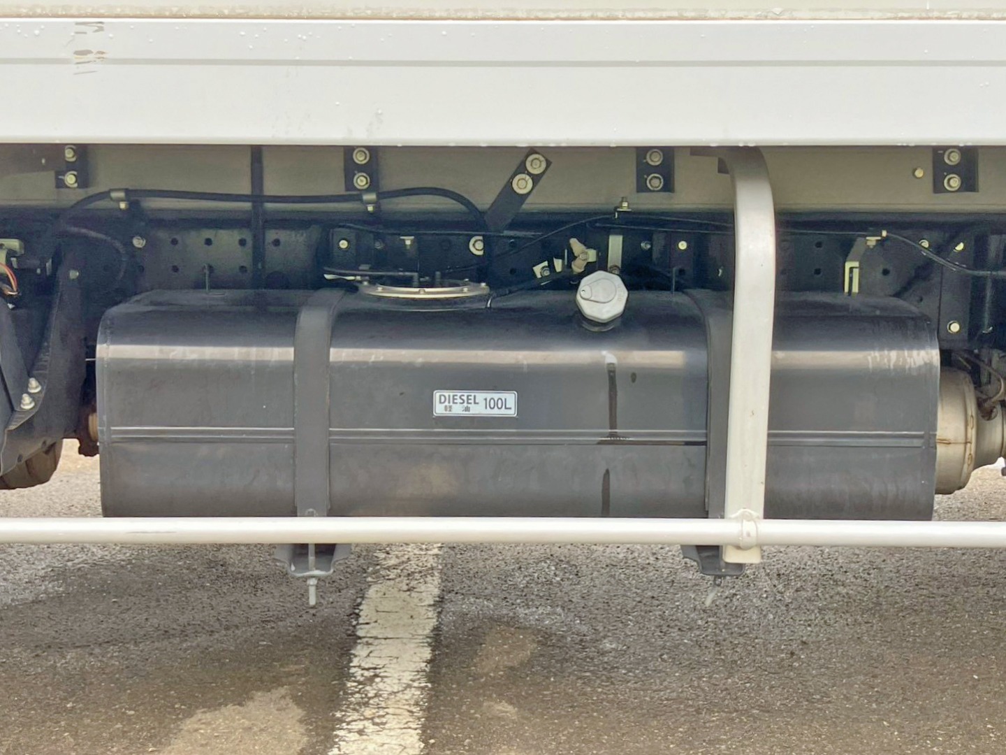 燃料タンクは100Lです。|三菱 キャンター TPG-FEB50(2WD)の写真27