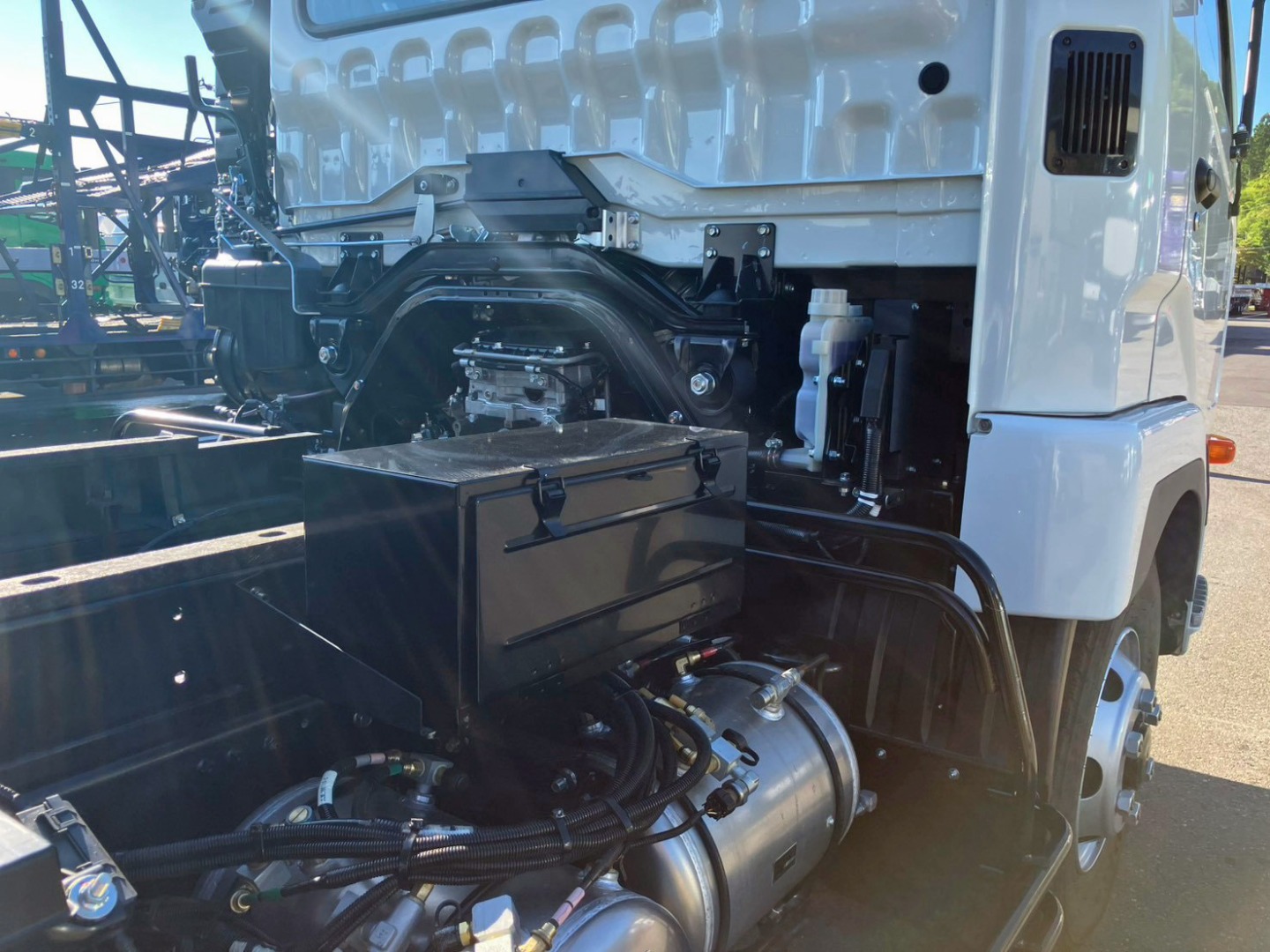 運転席側に工具箱が付いています。|三菱 ファイター 2KG-FK72F(2WD)の写真13