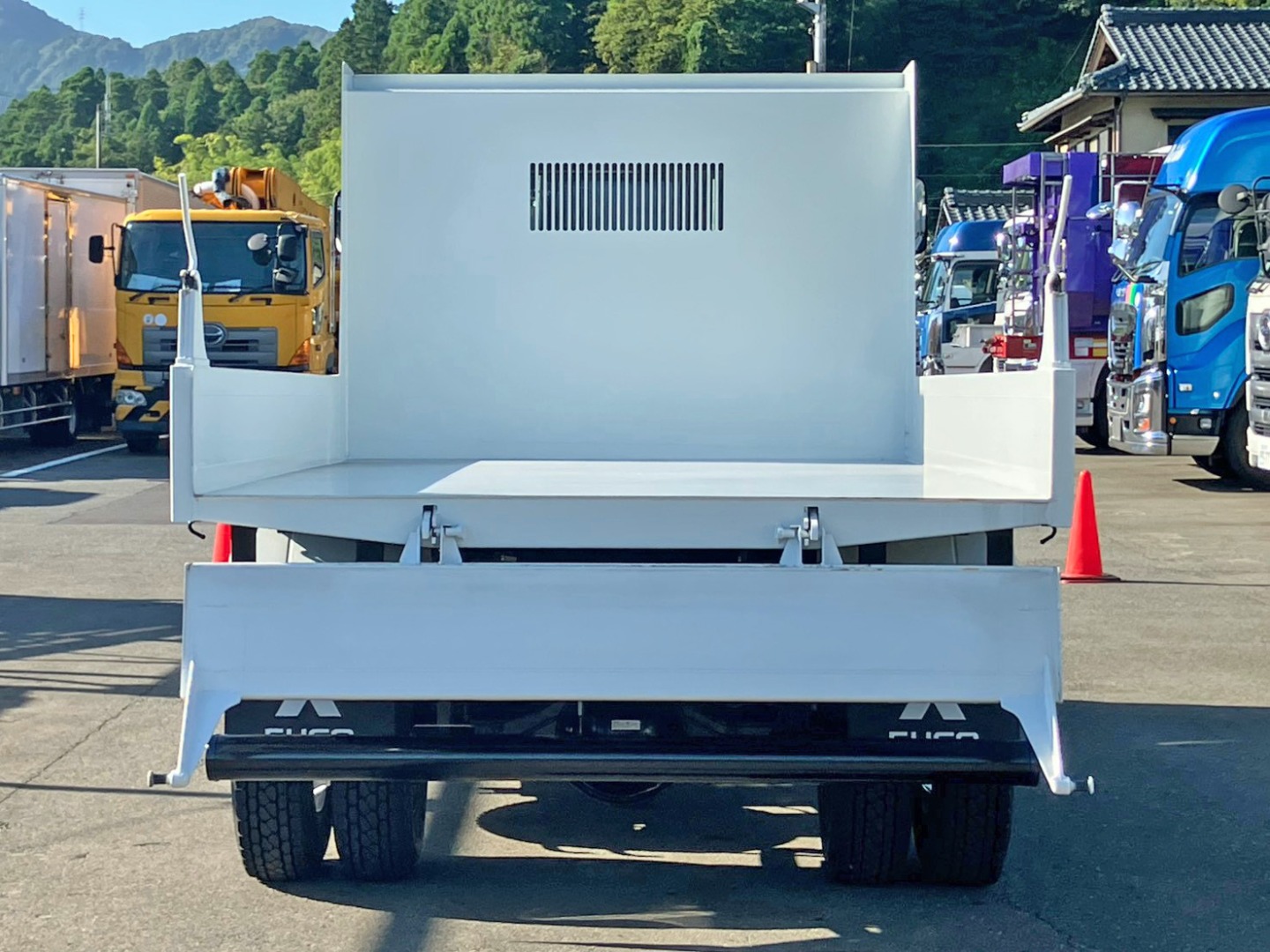 リヤゲートは上開きもできます。|三菱 ファイター 2KG-FK72F(2WD)の写真16