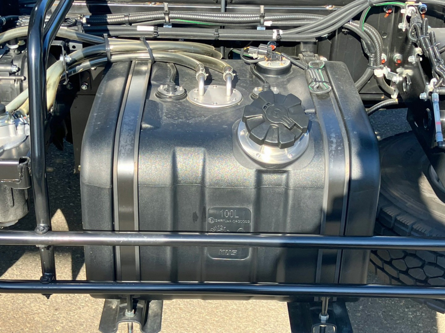 燃料タンクは100Lです。|三菱 ファイター 2KG-FK72F(2WD)の写真18