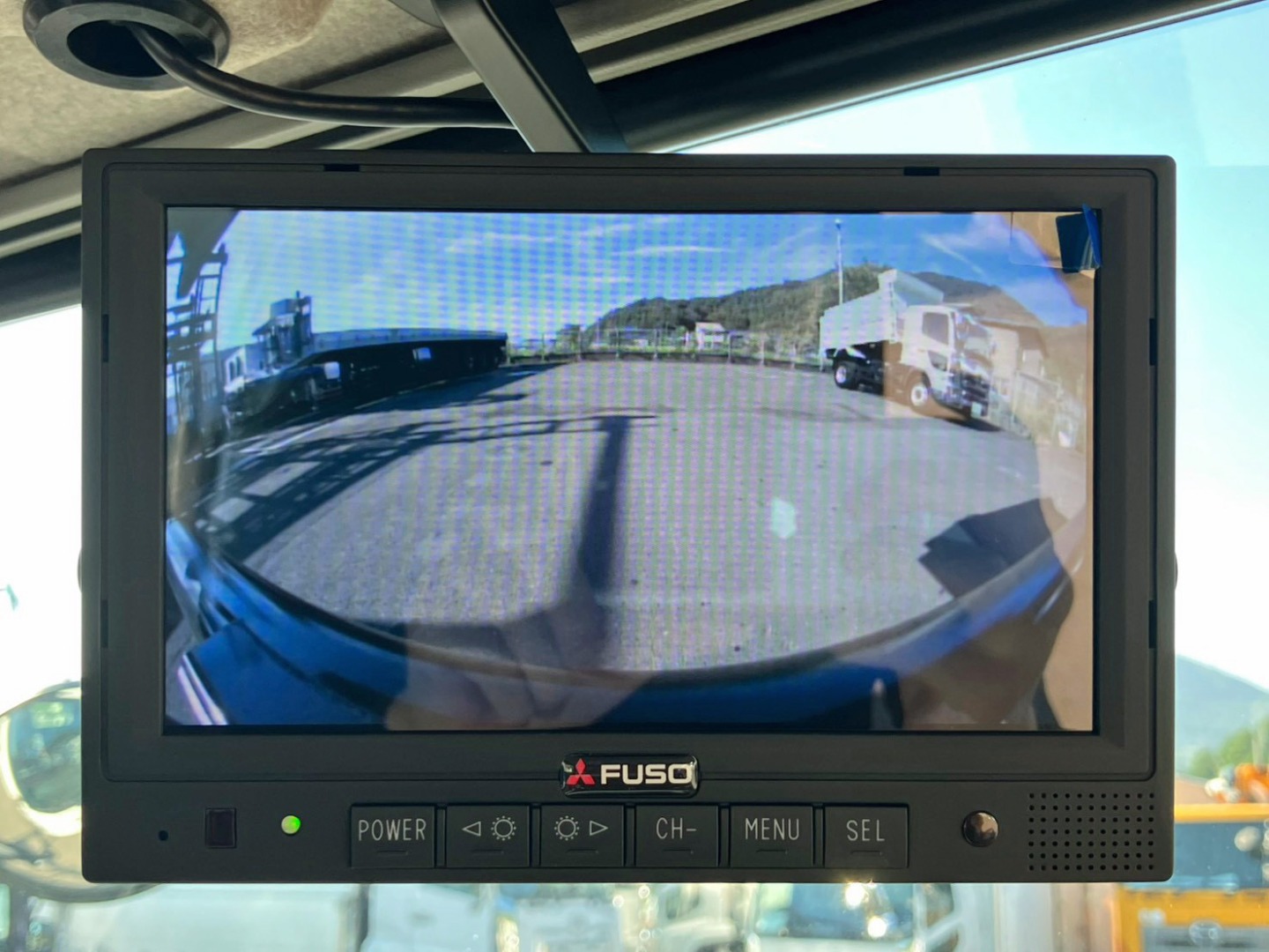 液晶バックモニター付きです。|三菱 ファイター 2KG-FK72F(2WD)の写真19