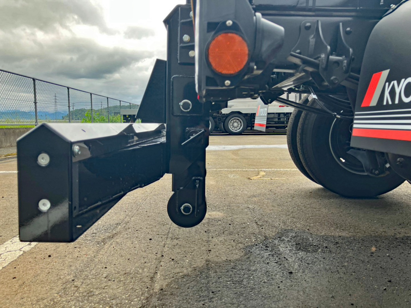 ジャッキは手動式です。|日野 レンジャー 2PG-FD2ABA(2WD)の写真12