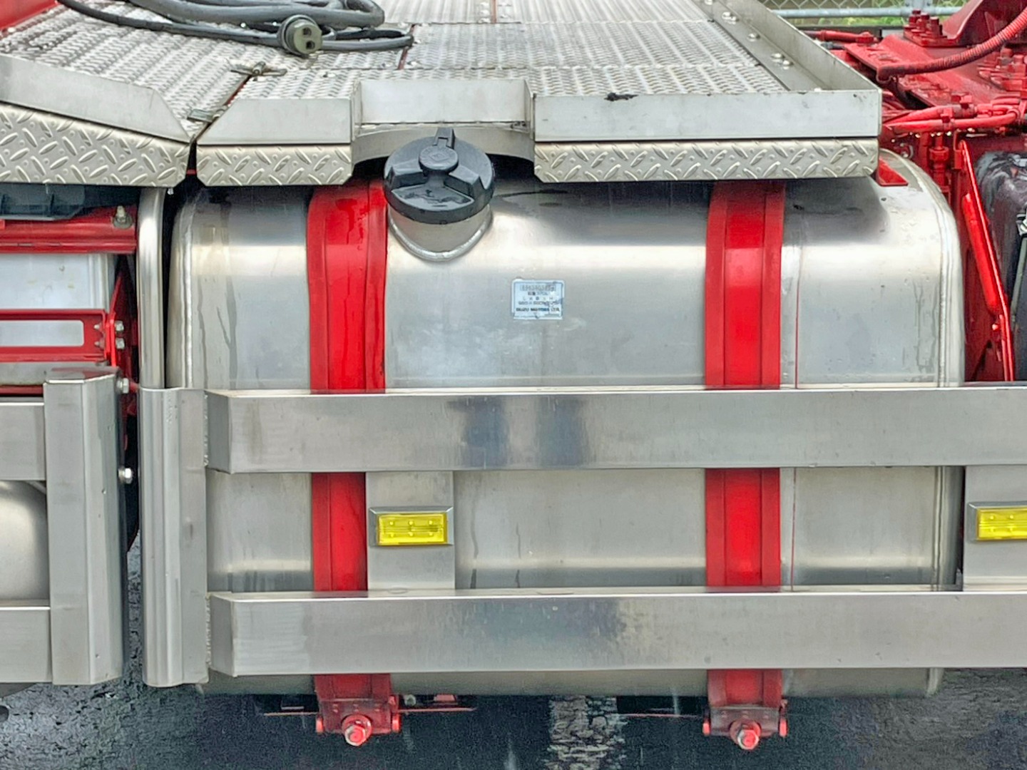 燃料タンクは370Lです。|いすゞ ギガ 2PG-EXD52CDの写真16