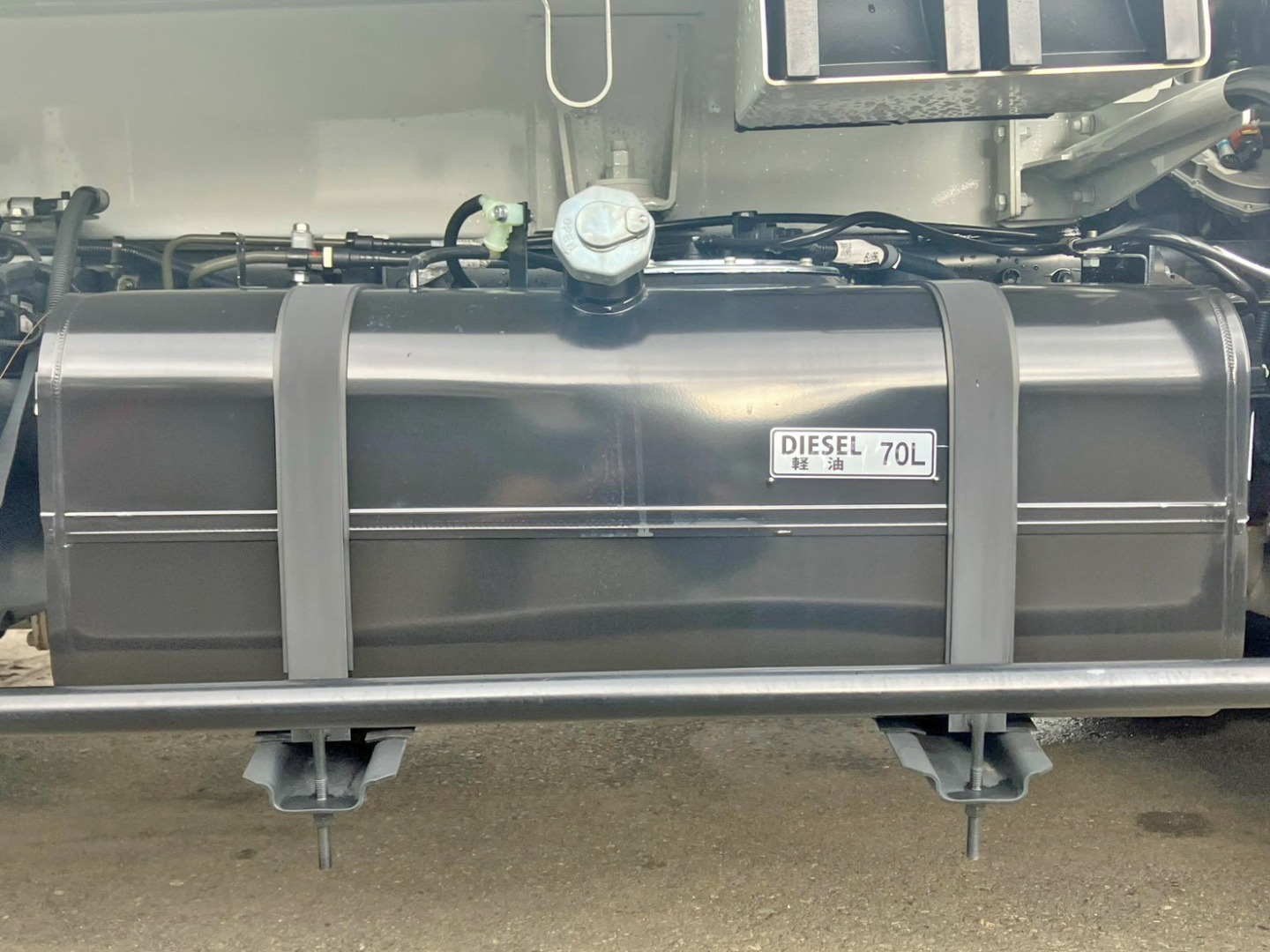 燃料タンクは70Lです。|三菱 キャンター 2RG-FEAV0(2WD)の写真23