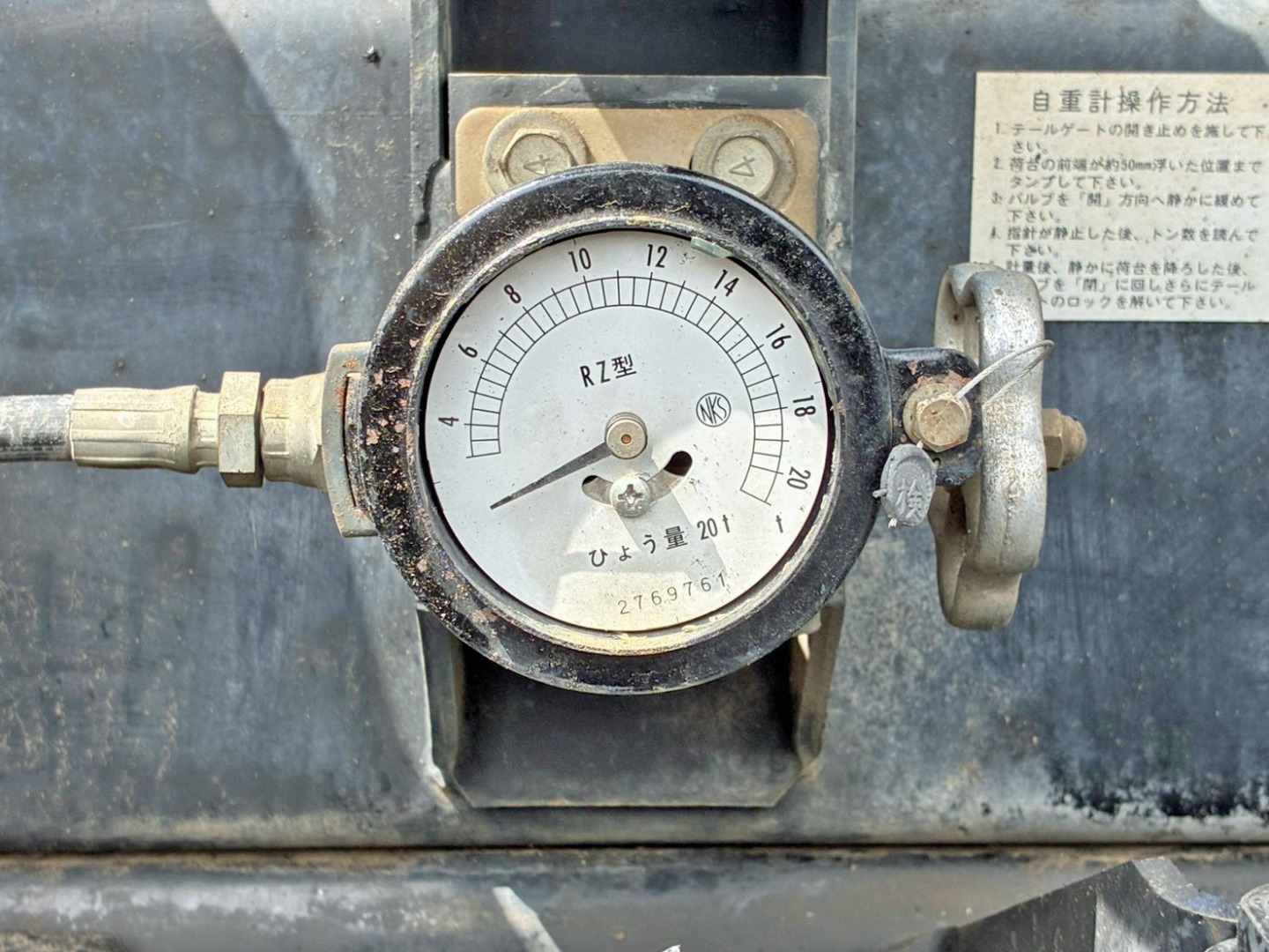自重計です。(レンズ欠品しています)|いすゞ ギガ QKG-CXZ77ATの写真21