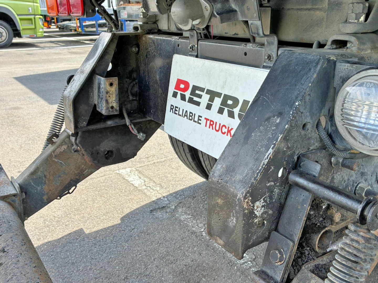 左右メインフレーム後端にキズ・ヘコミがあります。(運転席側)|いすゞ ギガ QKG-CXZ77ATの写真30