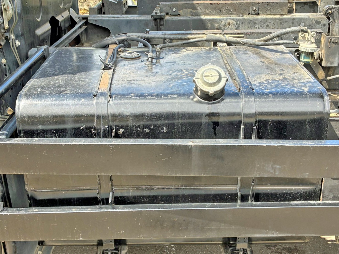 燃料タンクは300Lです。|いすゞ ギガ QKG-CXZ77ATの写真41