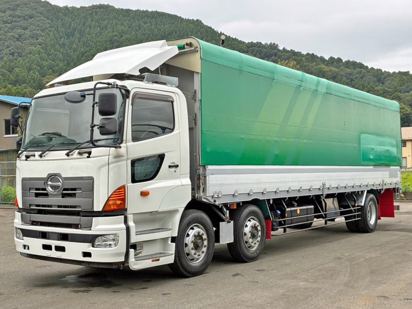 当該車両は前2軸車です。|日野 プロフィア QPG-FN1AWDAの写真1