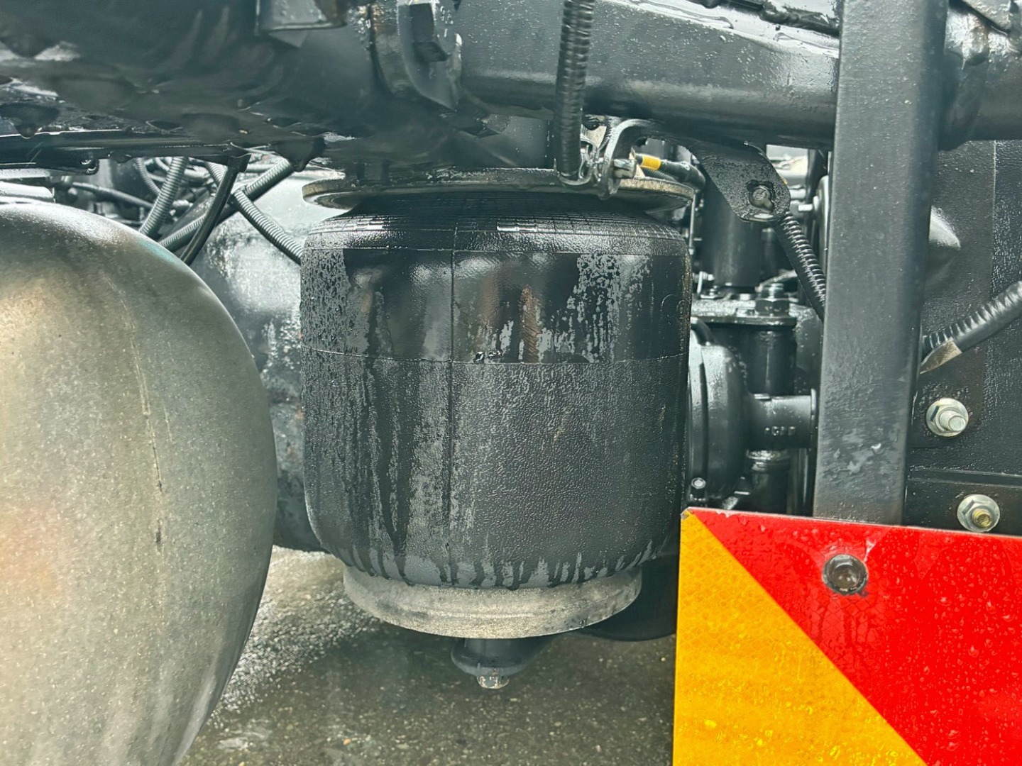 エアサスです。|いすゞ ギガ QKG-EXD52BEの写真5