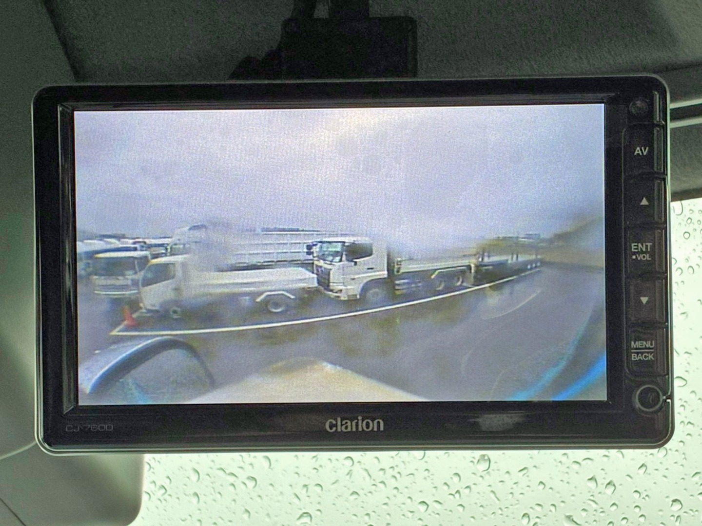 左折ウインカー点灯時にサイドモニターが作動します。|いすゞ ギガ QKG-EXD52BEの写真19
