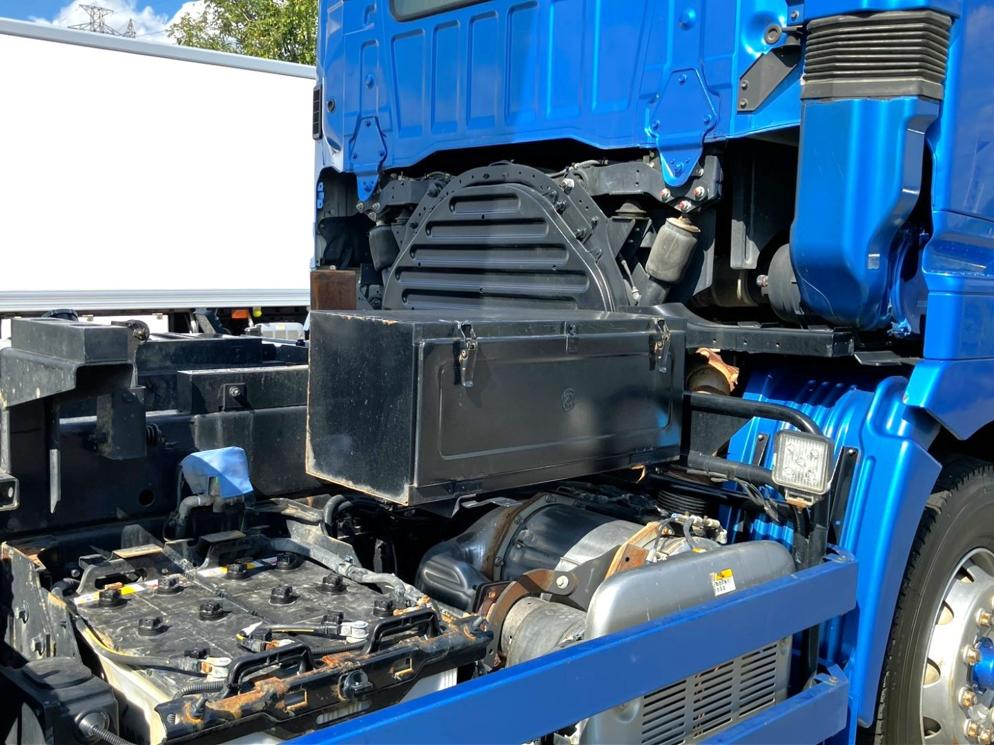 運転席側に工具箱が付いています。|日野 プロフィア 2DG-FS1AGAの写真18