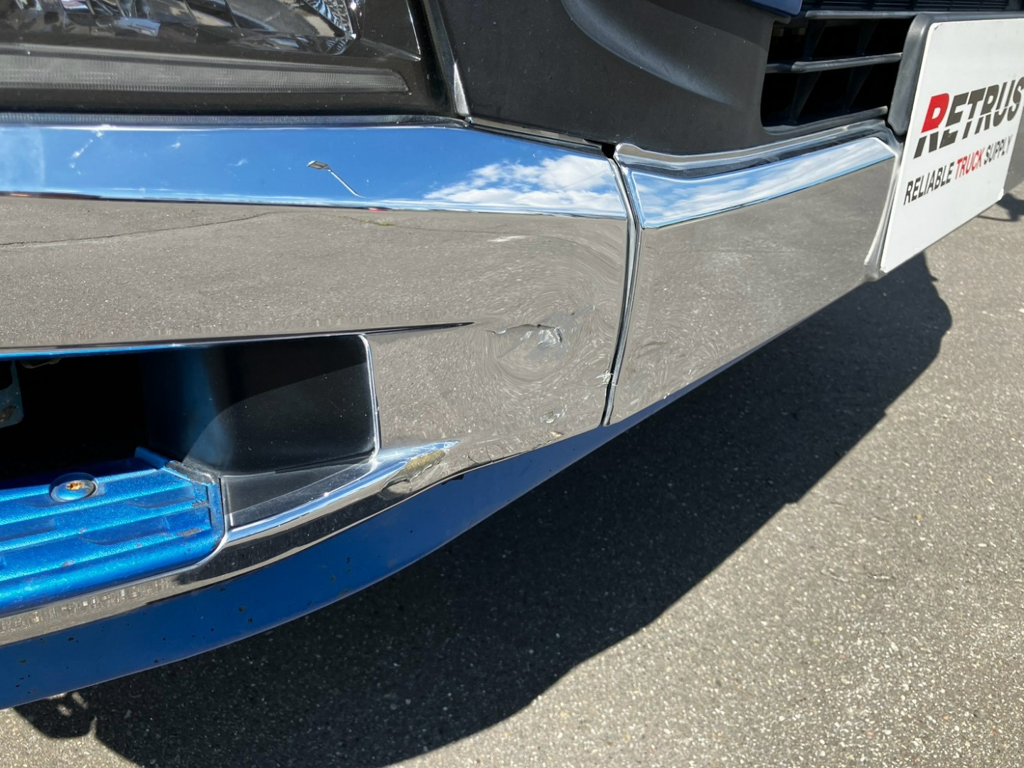 フロントバンパーにヘコミキズがあります。|日野 プロフィア 2DG-FS1AGAの写真42