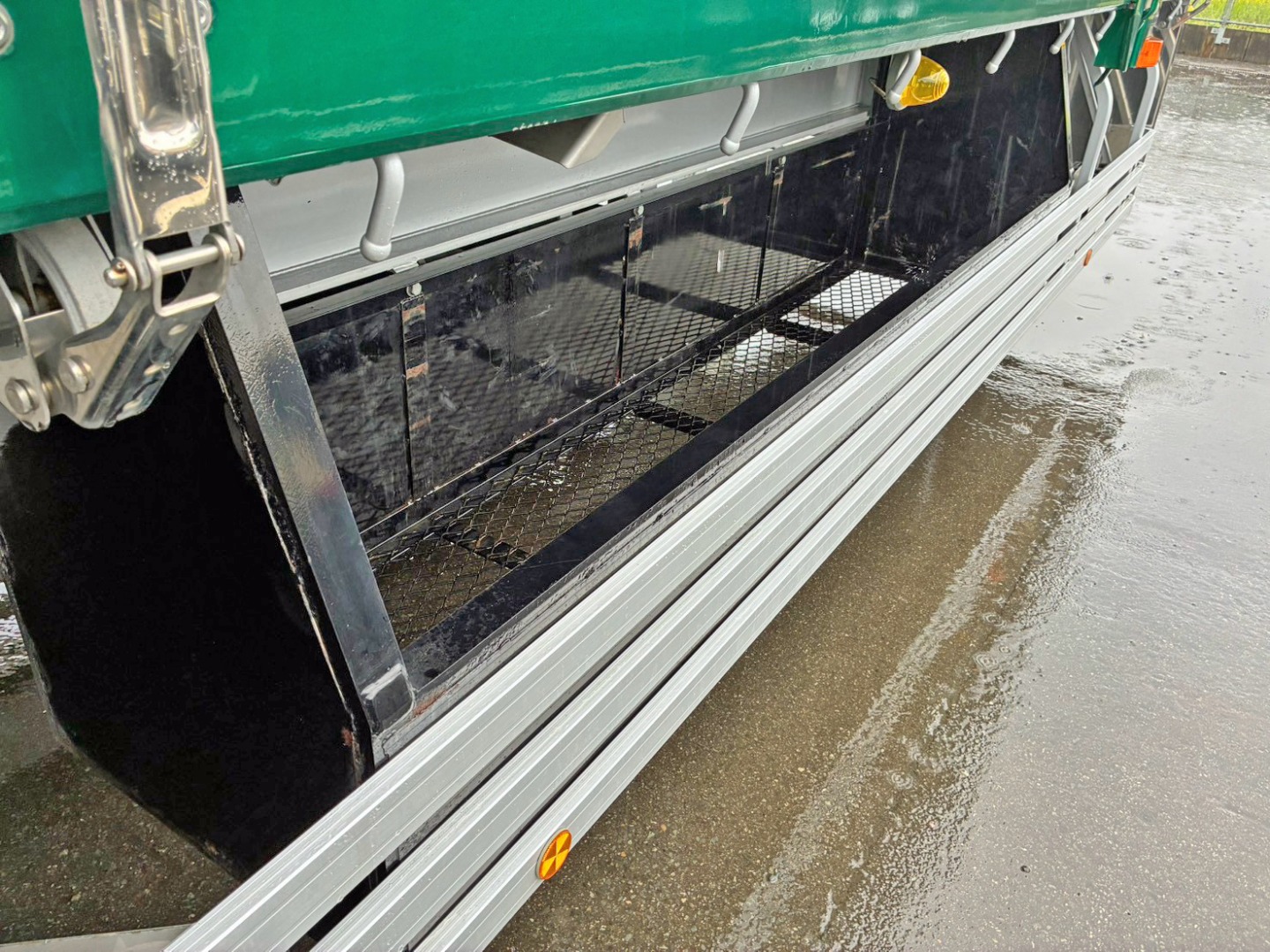 運転席側にりん木入れが付いています。|トレクス PFB34118改の写真24