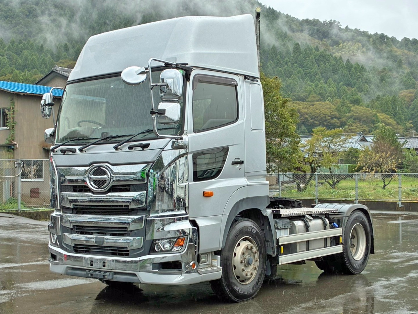 フロント周り、メッキパーツで飾っています。|日野 プロフィア 2DG-SH1EDGGの写真1