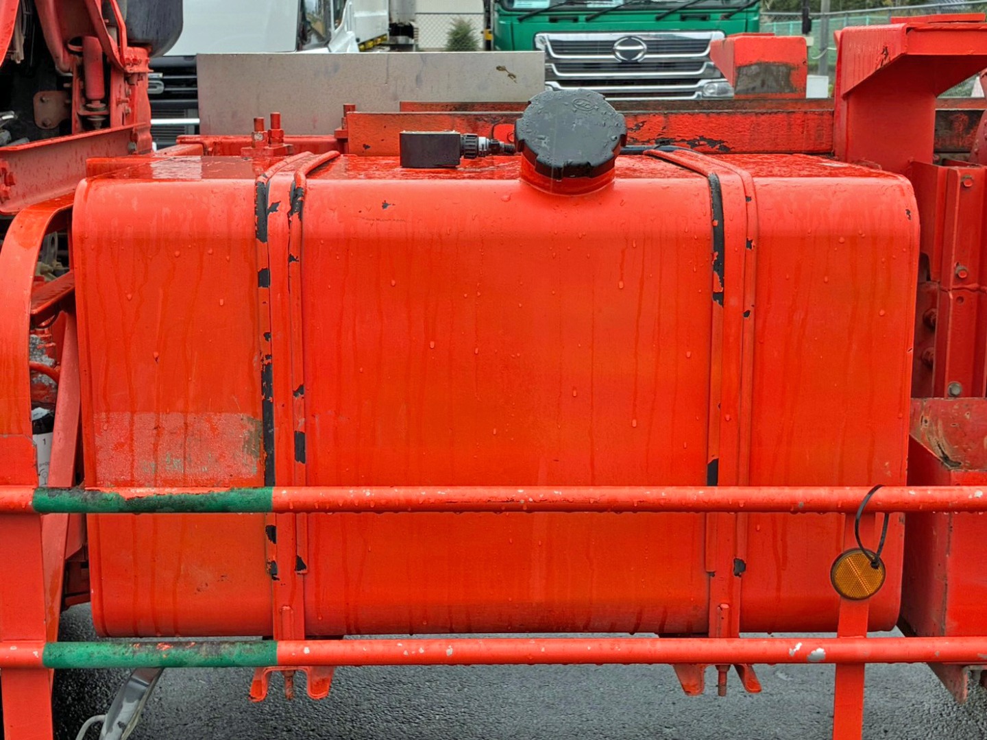燃料タンクは300Lです。|UDトラックス クオン 2PG-CW5ALの写真34