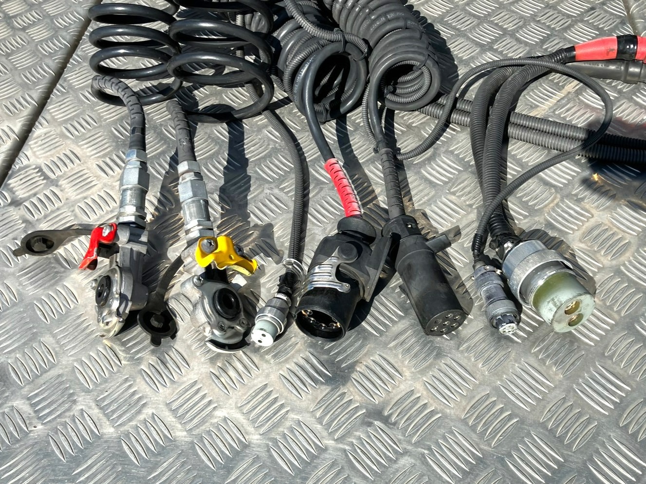接続コネクター類です。|UDトラックス クオン 2RG-GK5DADの写真13