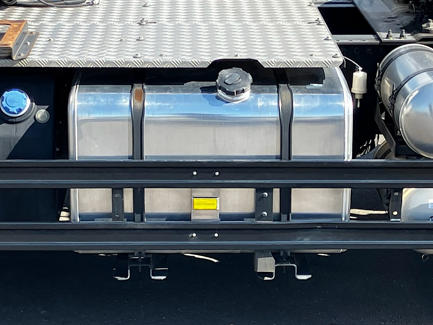 燃料タンクは400Lです。|UDトラックス クオン 2RG-GK5DADの写真16