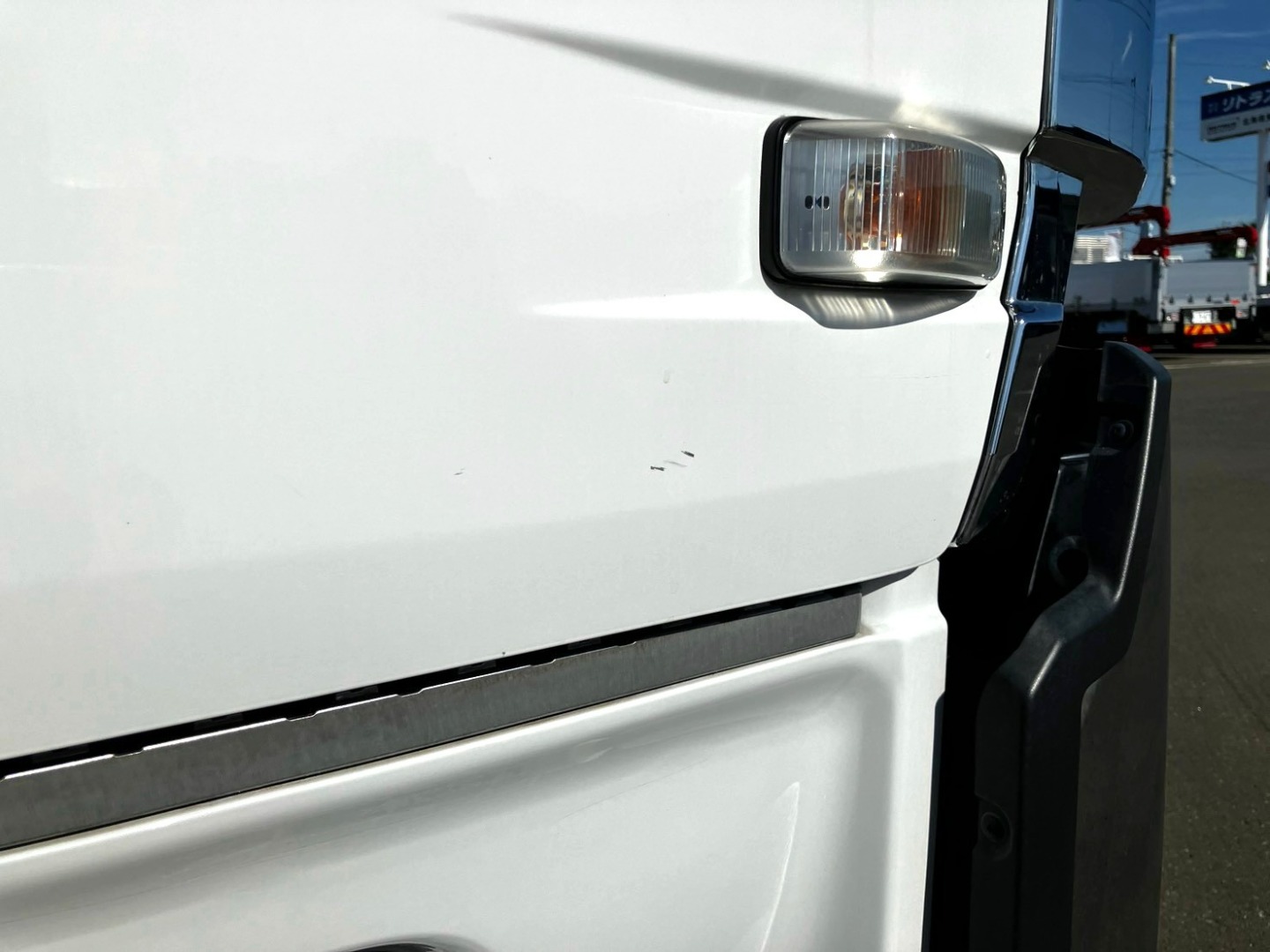 運転席ドアにキズがあります。|UDトラックス クオン 2RG-GK5DADの写真33