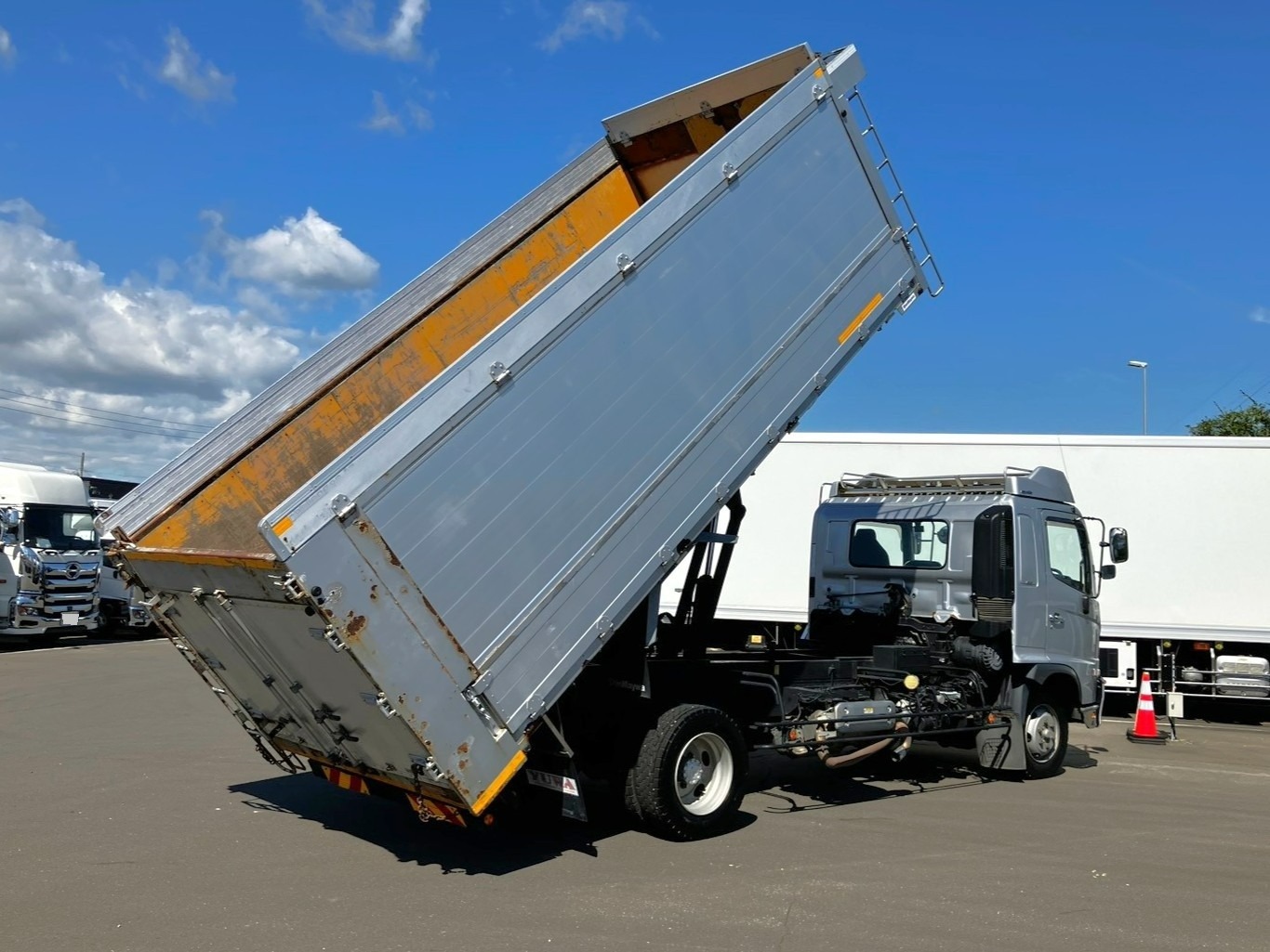 日野 レンジャー 2KG-FX2ABA(2WD)の写真4