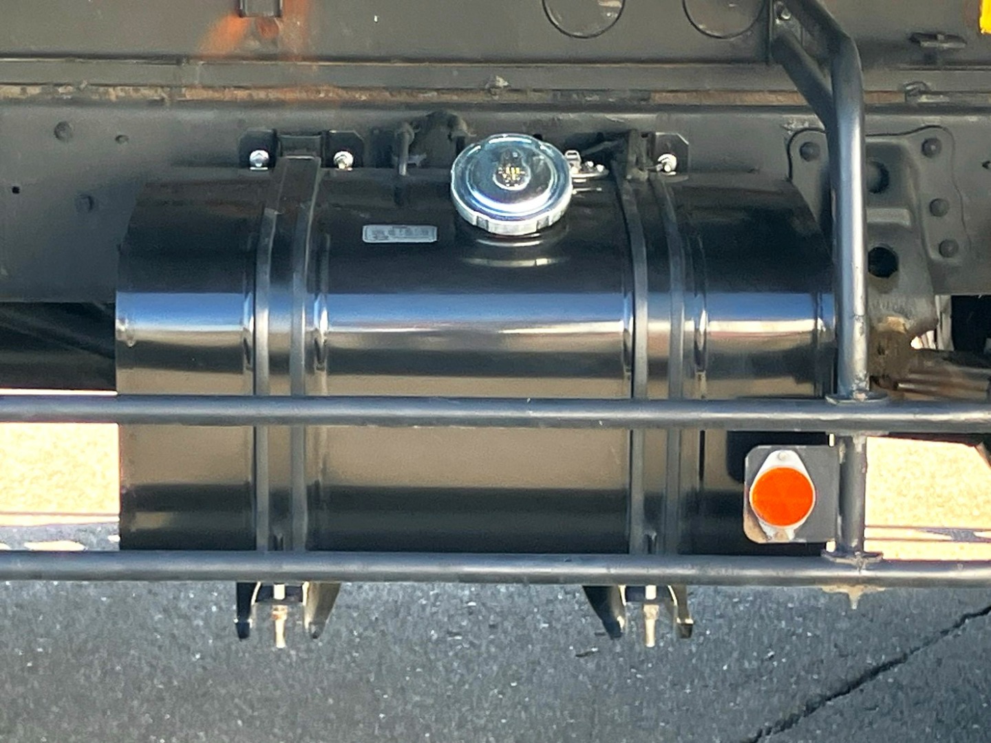 燃料タンクは100Lです。|日野 レンジャー 2KG-FX2ABA(2WD)の写真19