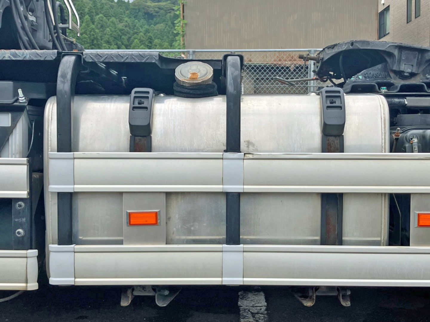 燃料タンクは390Lアルミ製です。|日野 プロフィア LKG-SH1EDAGの写真22