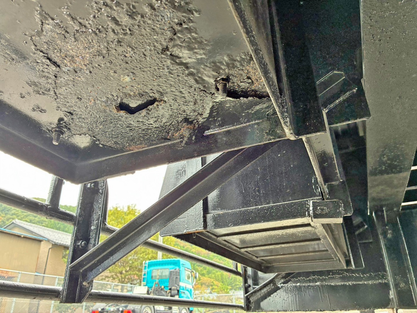 後方の工具箱土台部に腐食・穴あきがあります。|ユソーキ YFS2202改の写真23