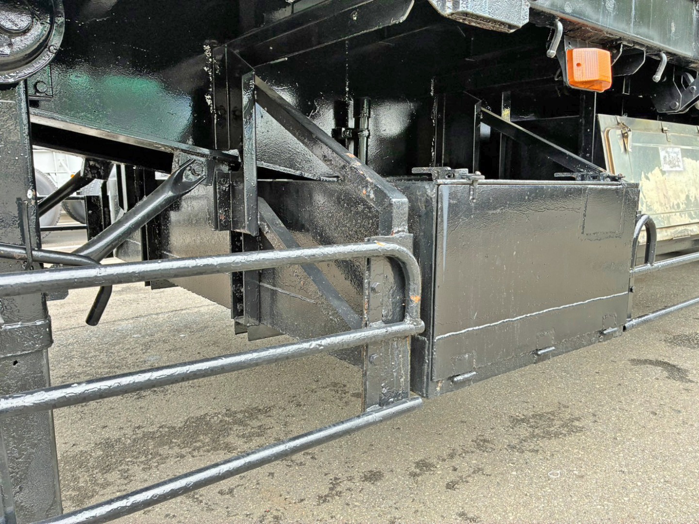 工具箱前方にりん木入れが付いています。|ユソーキ YFS2202改の写真24