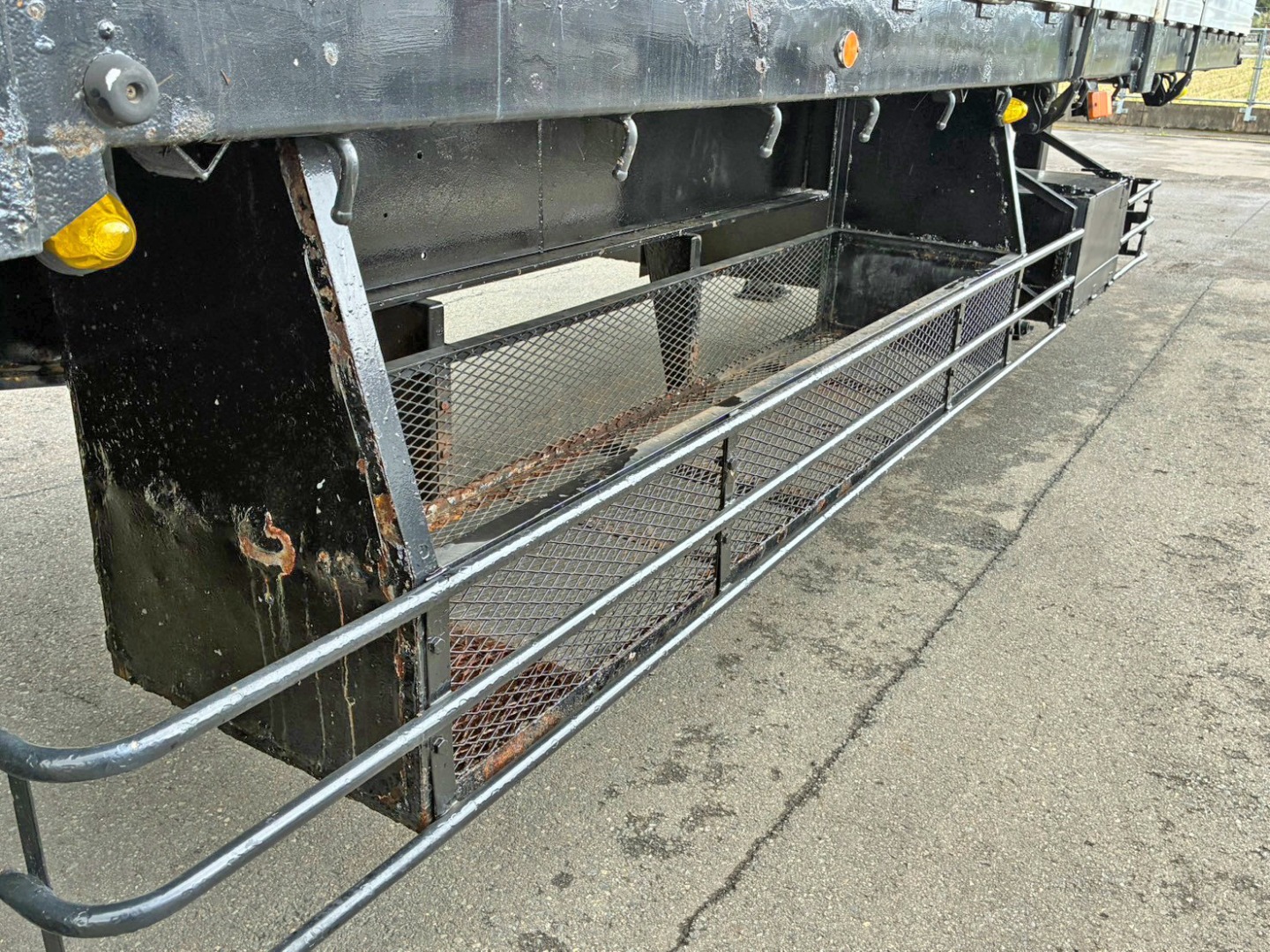 運転席側中央部にりん木入れが付いています。|ユソーキ YFS2202改の写真26