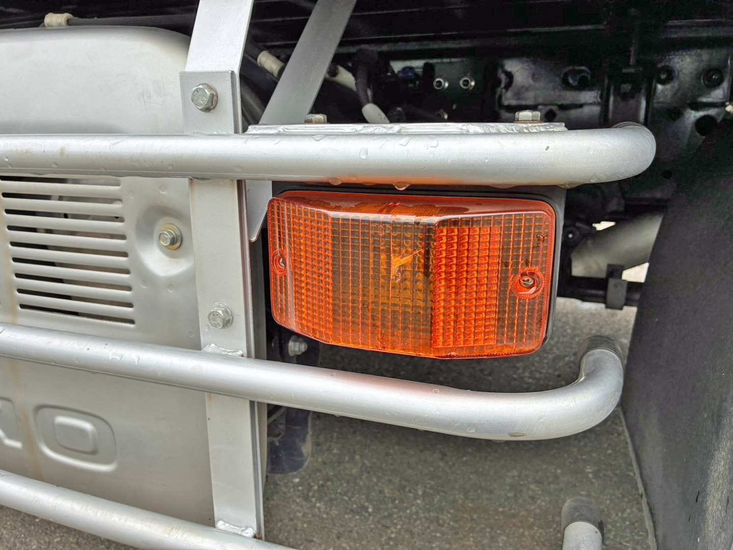 運転席側フラッシャーレンズに亀裂があります。|日野 プロフィア 2DG-FW1AHCの写真18