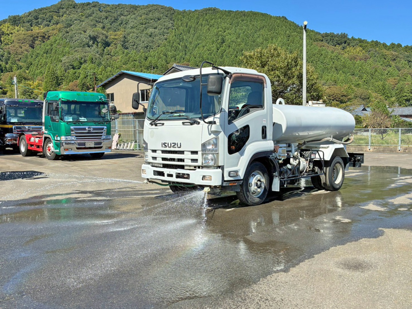いすゞ フォワード TKG-FRR90S2(2WD)の写真1