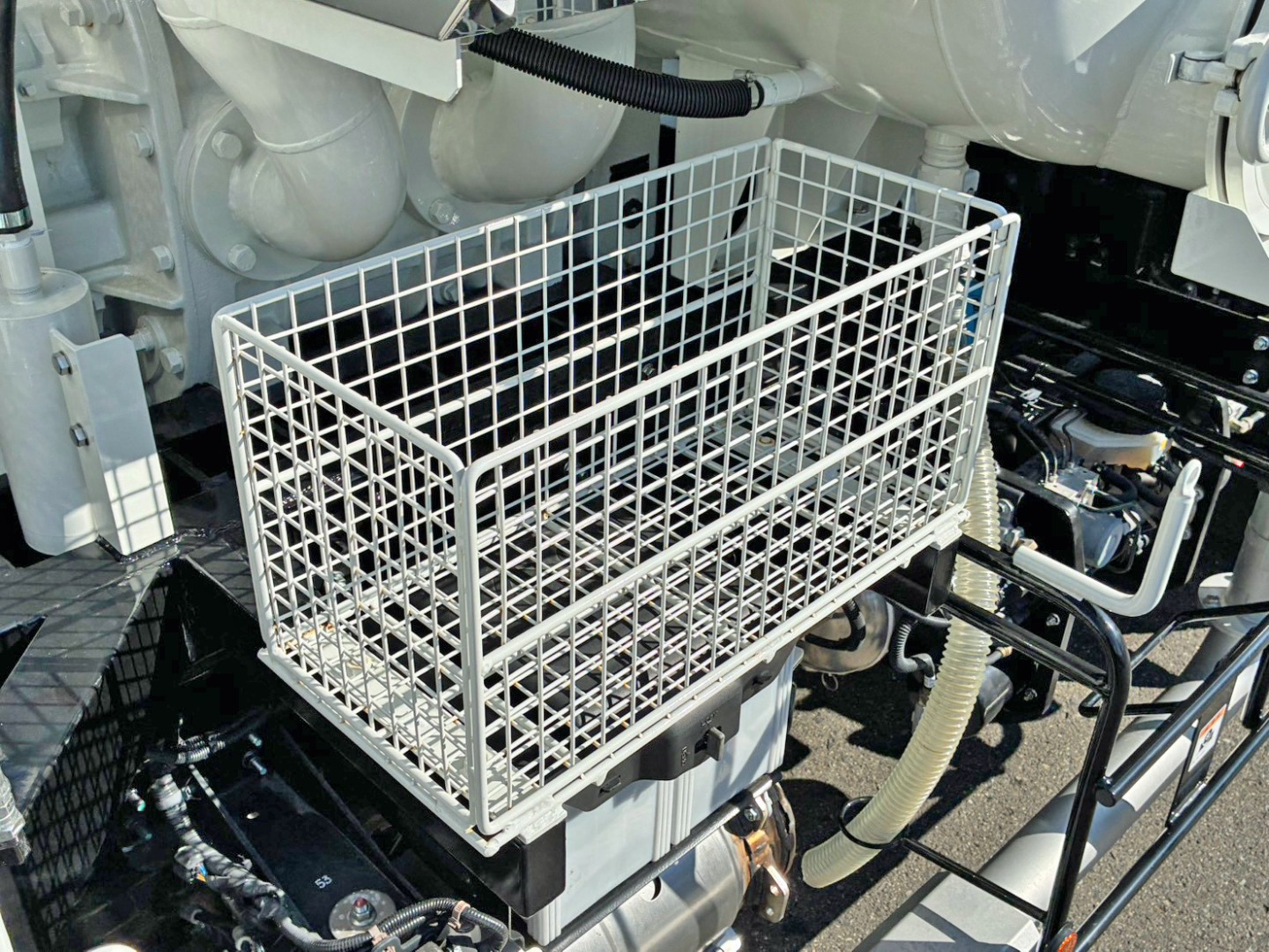 工具箱下部に物入れが付いています。|日野 レンジャー 2PG-FD2ABA(2WD)の写真25