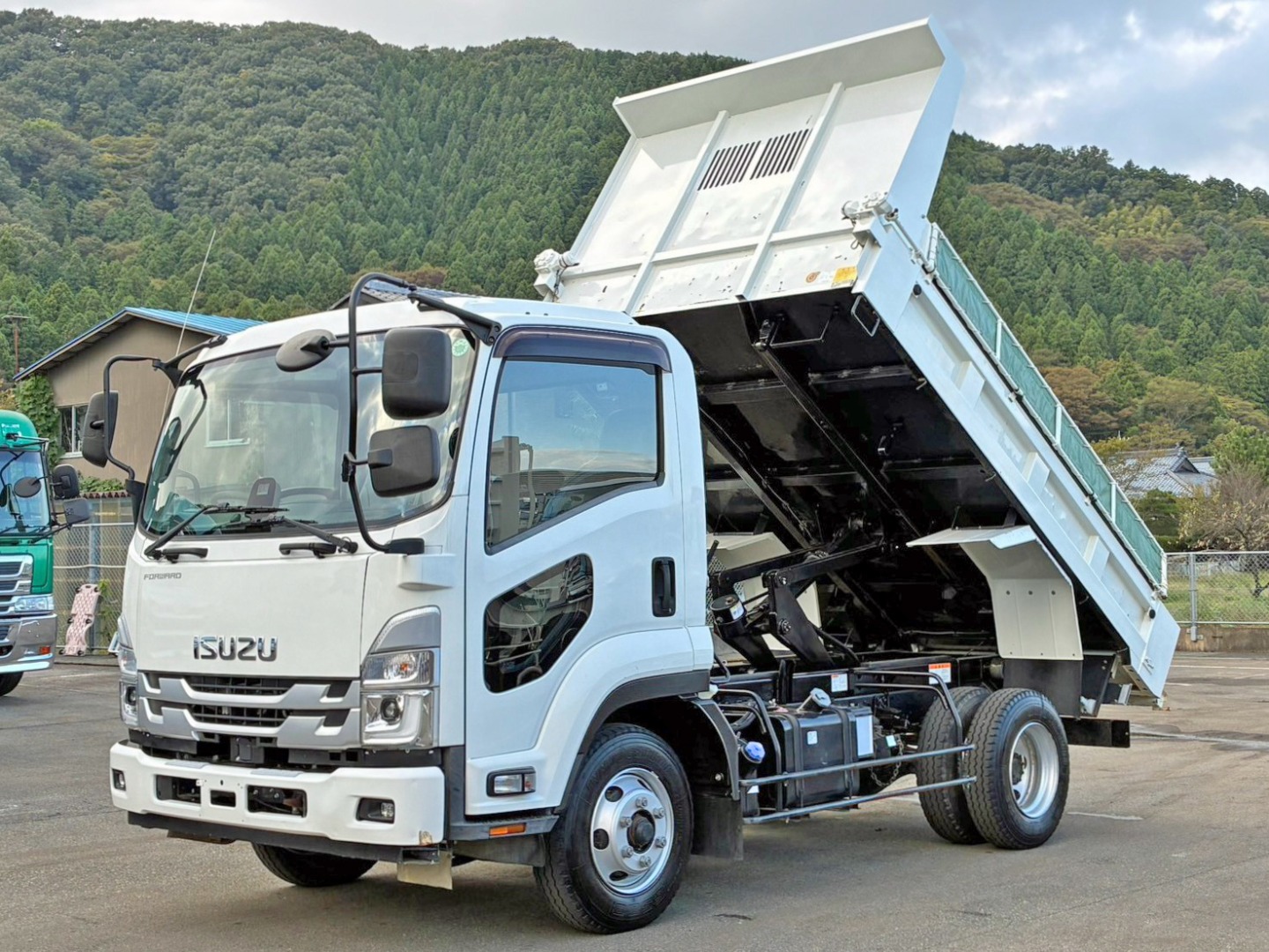 いすゞ フォワード 2RG-FRR90S1(2WD)の写真1
