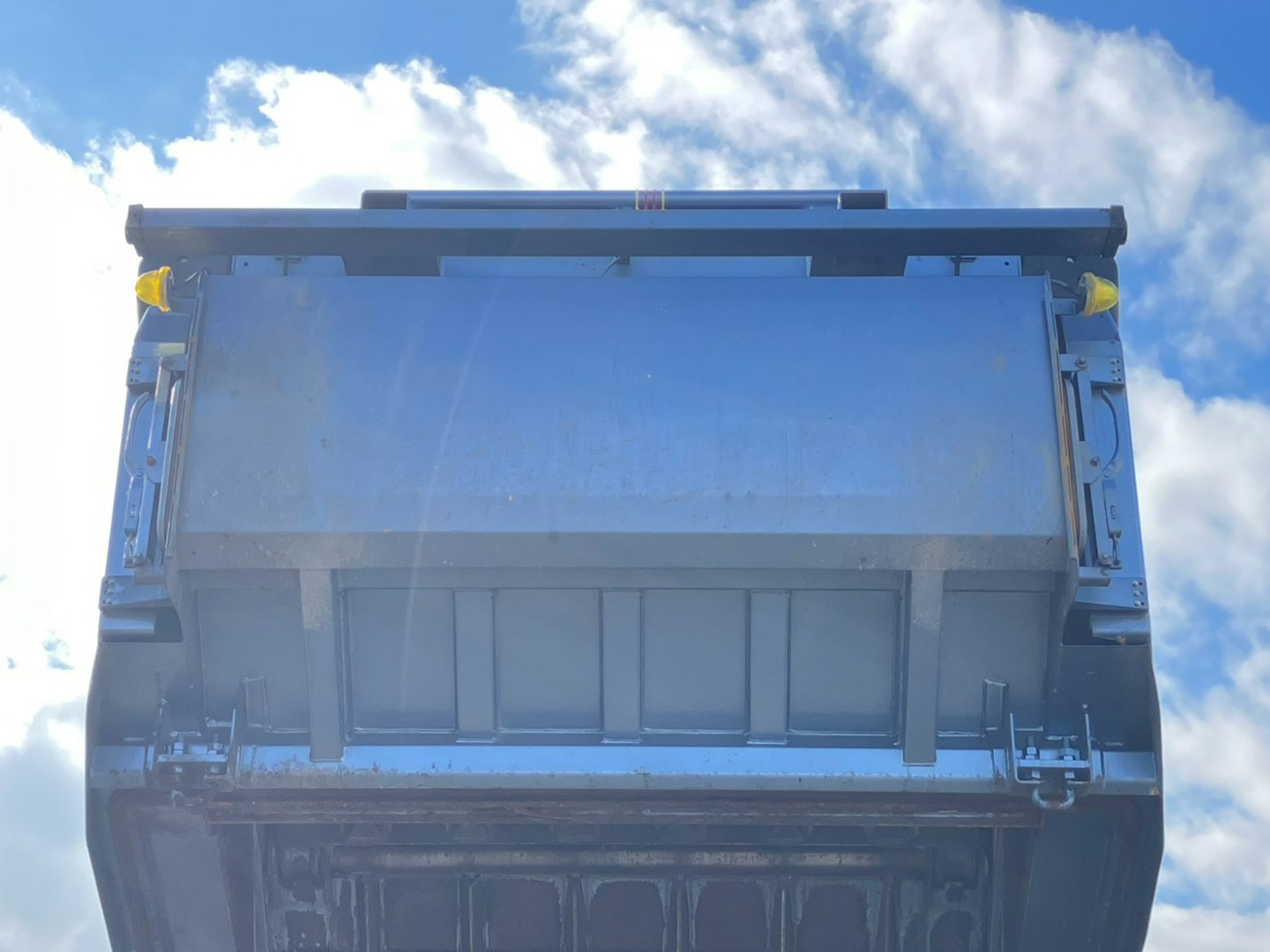 汚水タンク底面の状態です。|三菱 ファイター 2KG-FK62F(2WD)の写真9