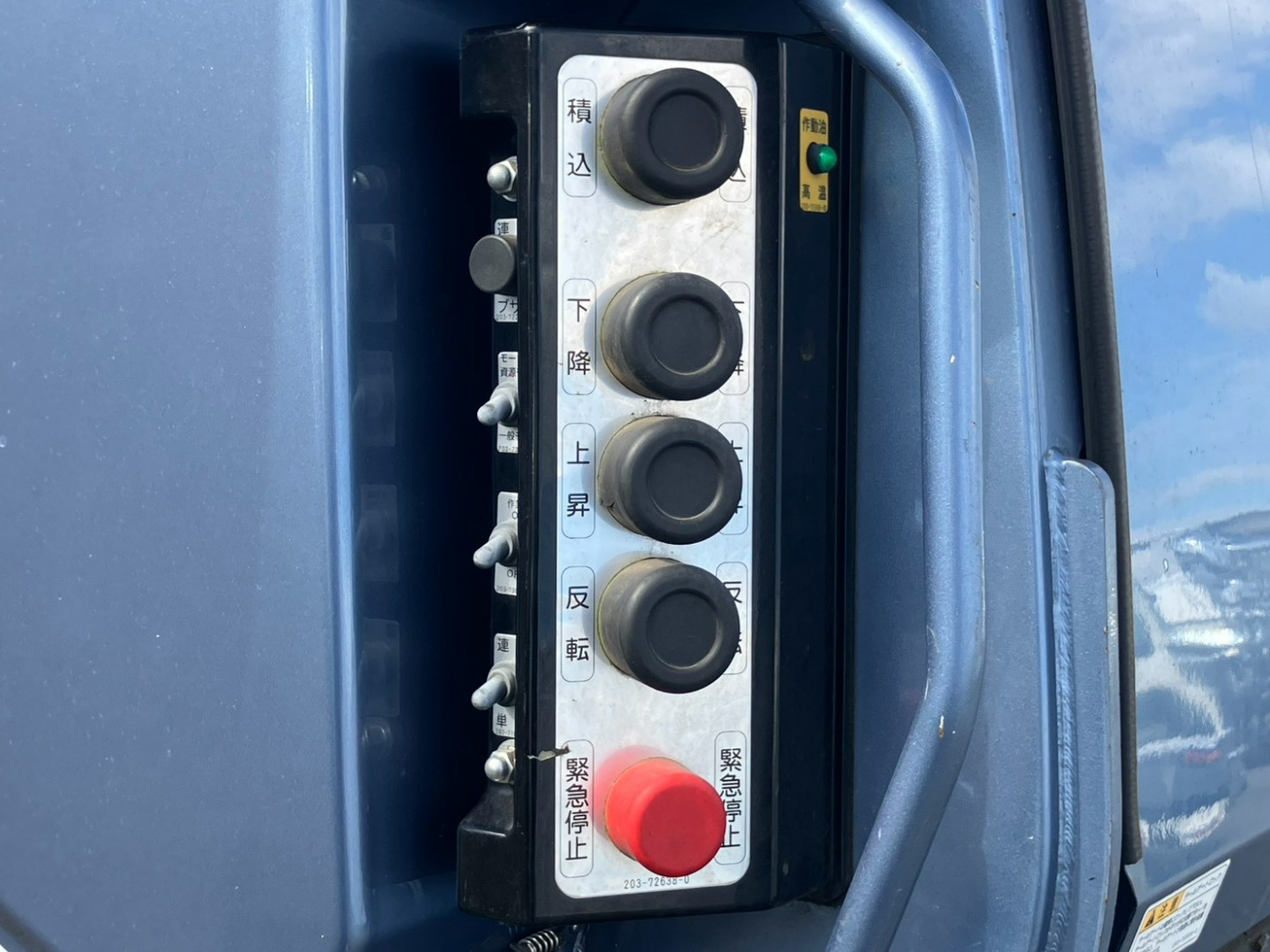 連続 ⇔ 単独切り替えスイッチ付きです。|三菱 ファイター 2KG-FK62F(2WD)の写真24