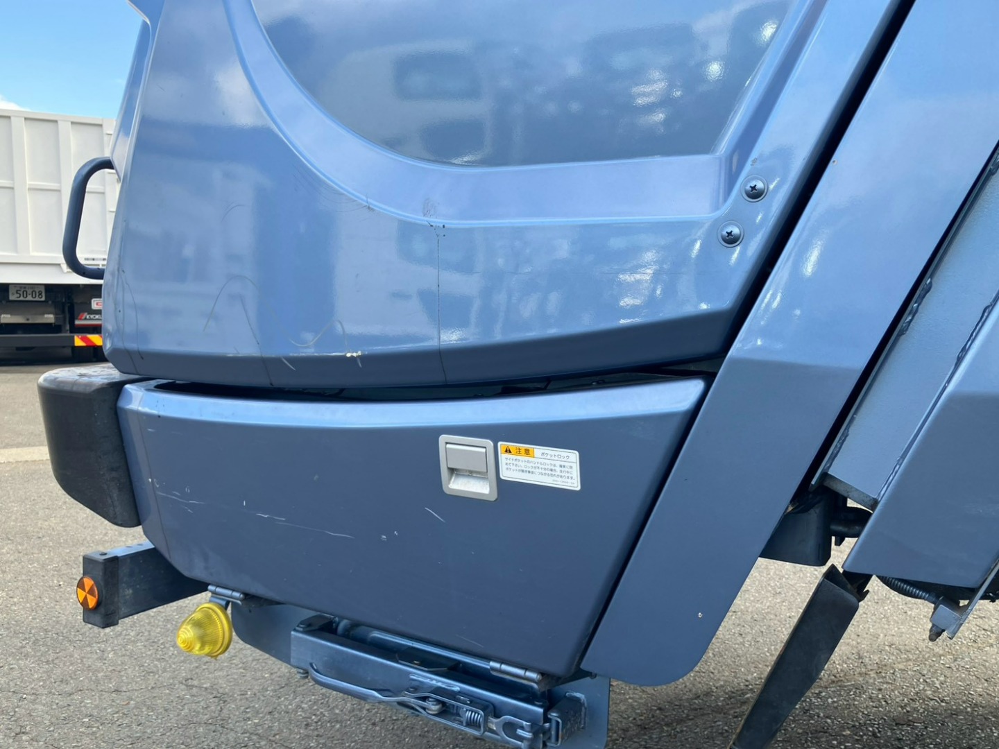 運転席側テールゲート側面にキズがあります。|三菱 ファイター 2KG-FK62F(2WD)の写真42