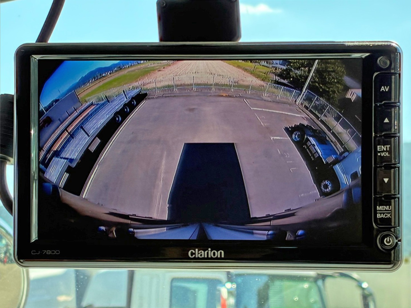 液晶バックモニター付きです。|UDトラックス クオン 2RG-CG5FAの写真32