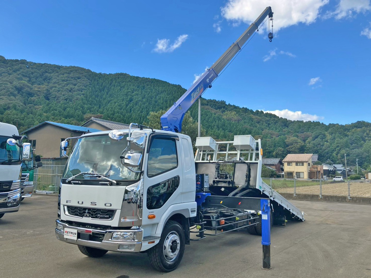 フロント周り、メッキパーツで飾っています。|三菱 ファイター 2KG-FK62FZの写真1