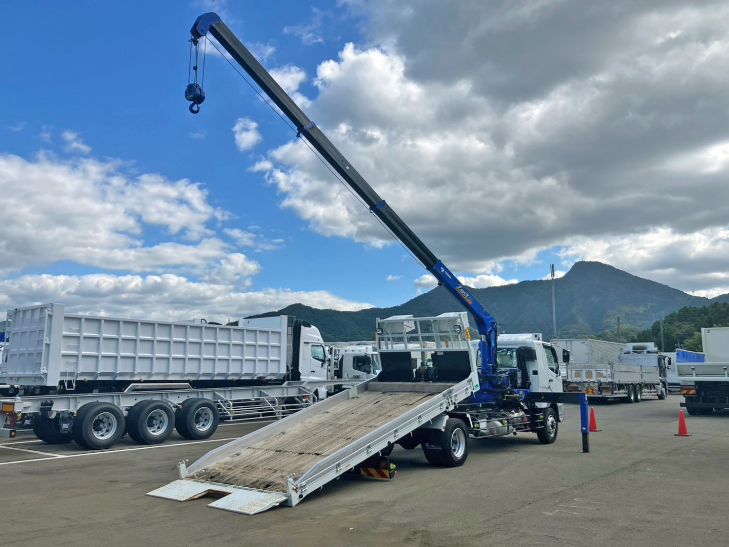 三菱 ファイター 2KG-FK62FZの写真4